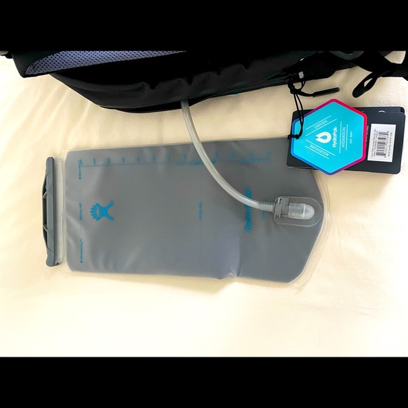 Hydro flask backpack - Picture 3 of 4